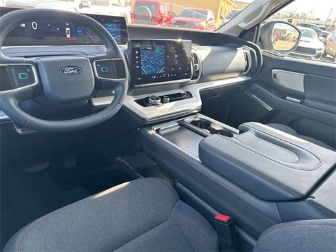 Certified 2025 Ford Expedition Active image 36