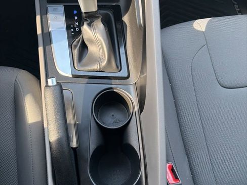 Certified 2025 Hyundai Elantra SE image 21