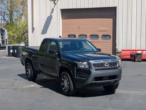 Used 2025 Nissan Frontier SV AWD/4WD image 7
