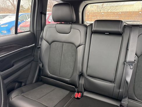 New 2026 Jeep Grand Cherokee Laredo image 13