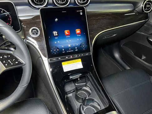 Used 2025 Mercedes-Benz GLC 300 4MATIC image 31