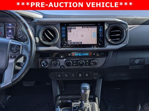 Used 2016 Toyota Tacoma TRD Off-Road w/ Premium & Technology Package AWD/4WD image 19