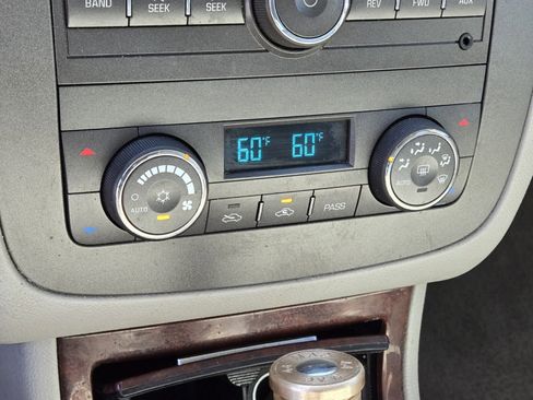 Used 2009 Buick Lucerne CXL image 19