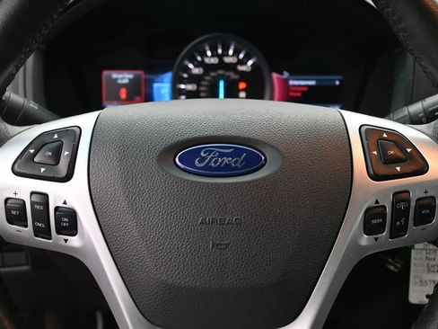Used 2015 Ford Explorer XLT w/ Equipment Group 201B FWD image 30