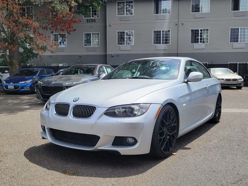 Used 2010 BMW 328i Convertible RWD image 4