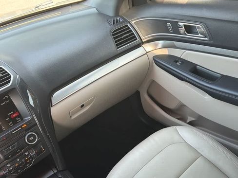 Certified 2018 Ford Explorer XLT w/ Equipment Group 202A FWD image 22