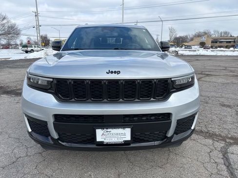 Used 2021 Jeep Grand Cherokee L Laredo image 2