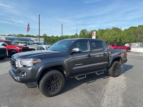 Used 2023 Toyota Tacoma SR5 w/ Technology Package image 4