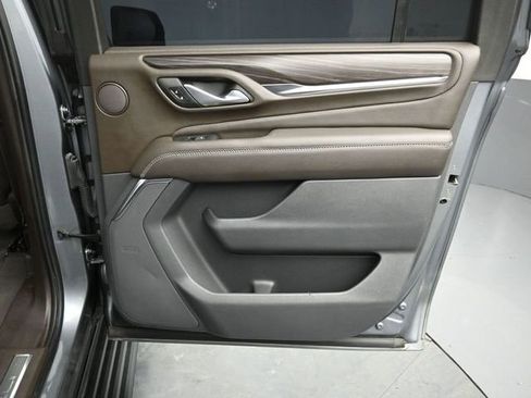 Used 2022 GMC Yukon XL Denali w/ Denali Premium Package image 31