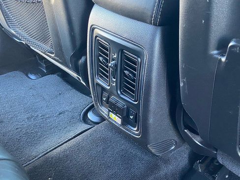 Used 2013 Jeep Grand Cherokee Overland image 23