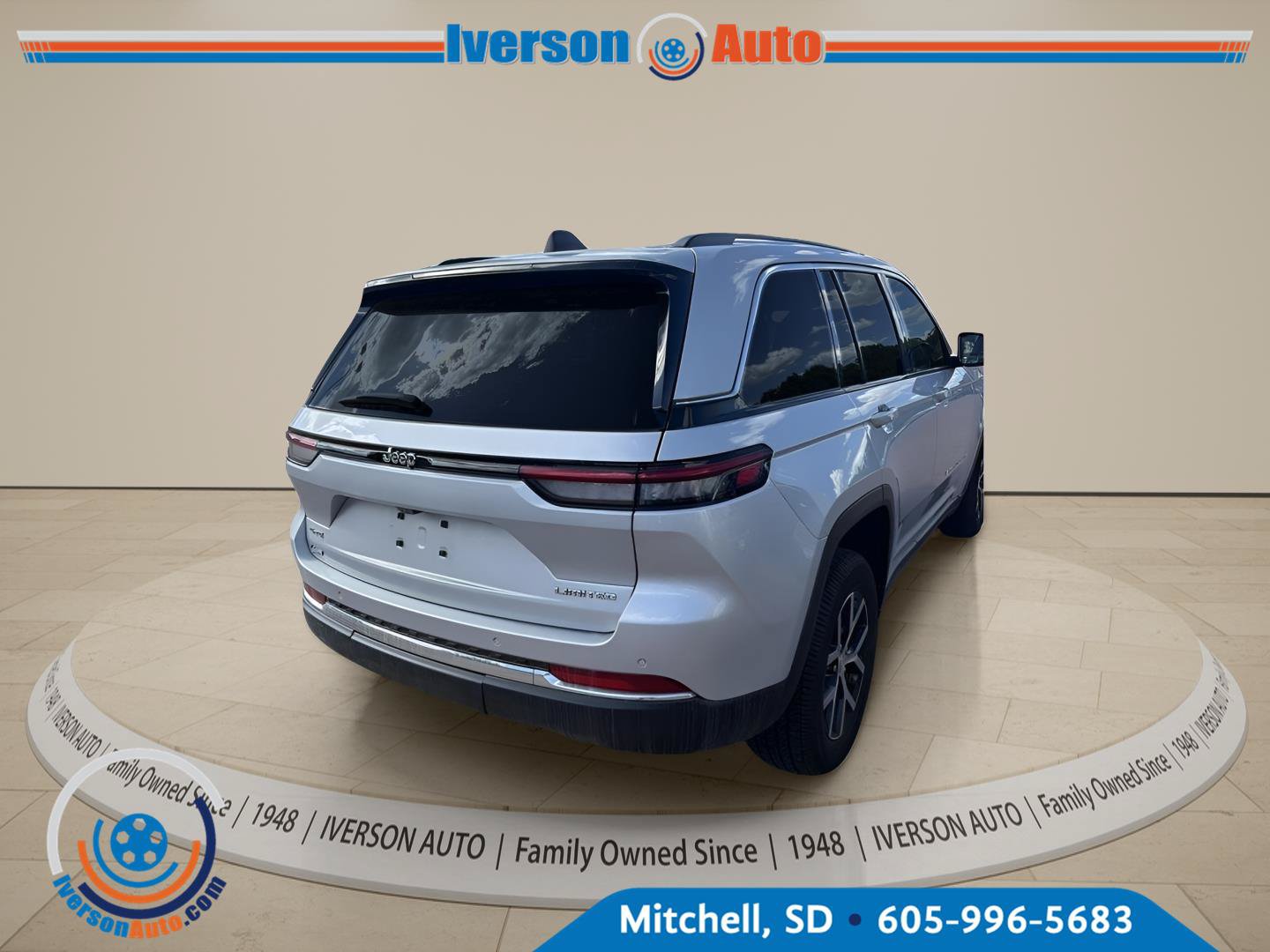 Used 2024 Jeep Grand Cherokee Limited AWD/4WD image 7