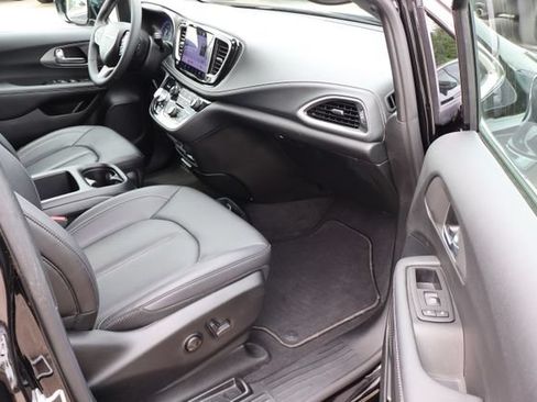 Used 2026 Chrysler Pacifica Select AWD/4WD image 57