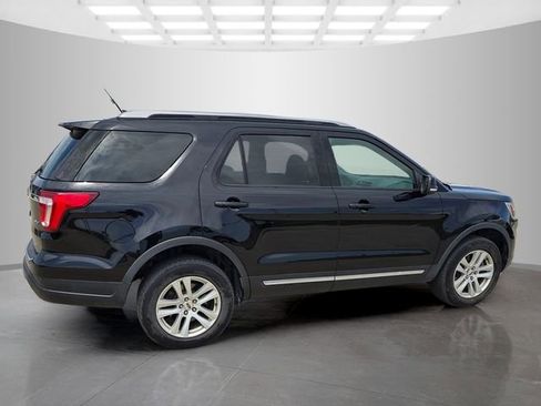 Used 2018 Ford Explorer XLT w/ Equipment Group 202A AWD/4WD image 8