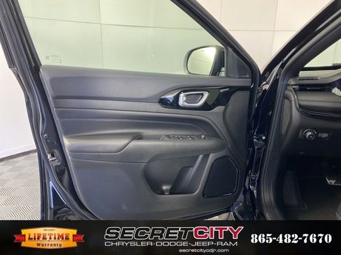 New 2026 Jeep Compass Latitude image 12