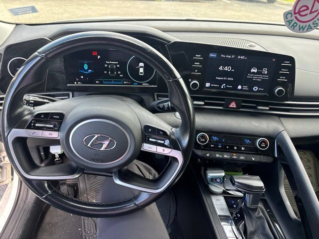 Used 2021 Hyundai Elantra SEL w/ Convenience + Premium Package FWD image 2