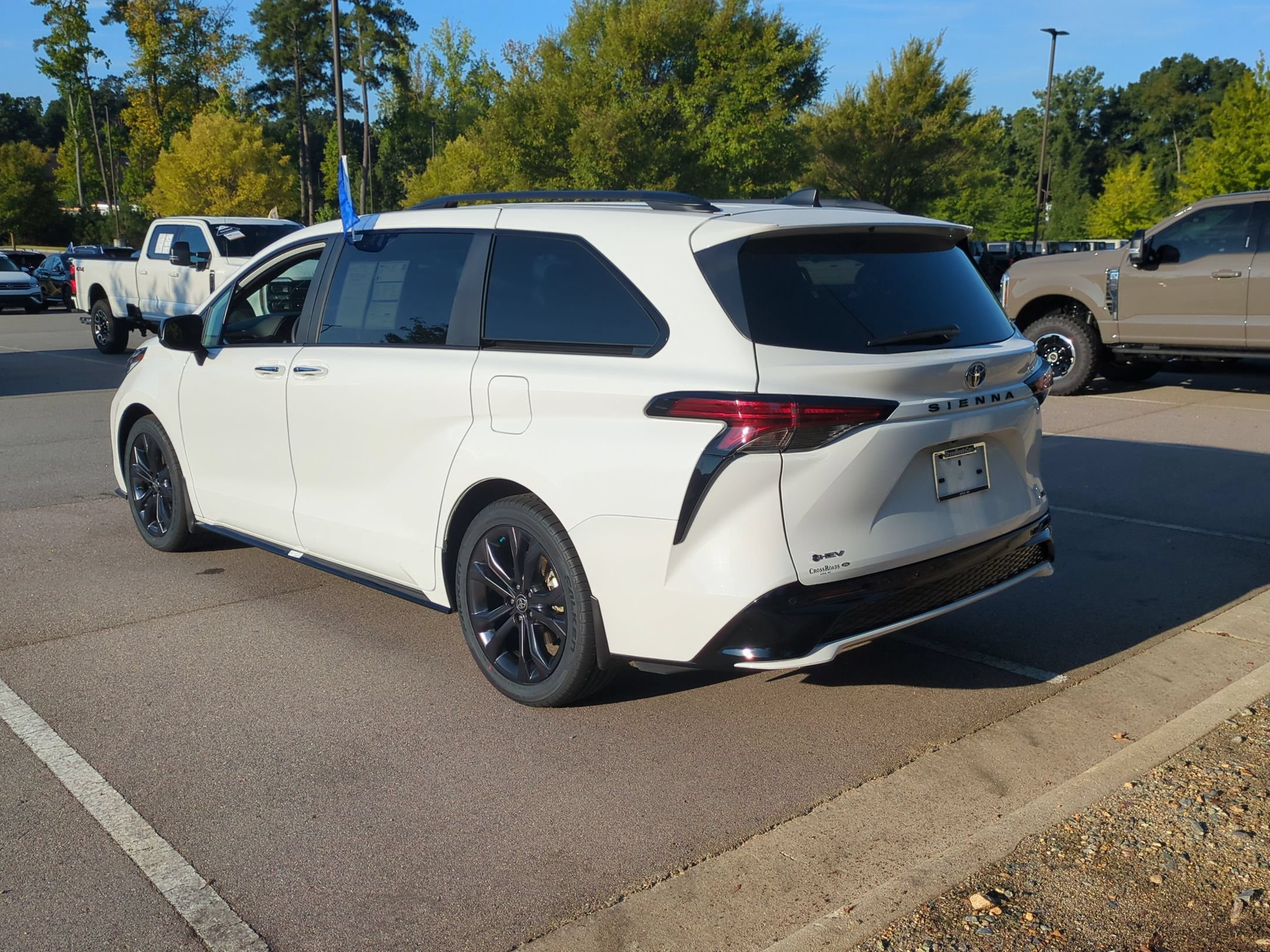 Used 2025 Toyota Sienna XSE FWD image 6