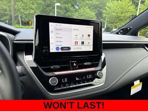 Used 2025 Toyota Corolla XSE FWD image 16