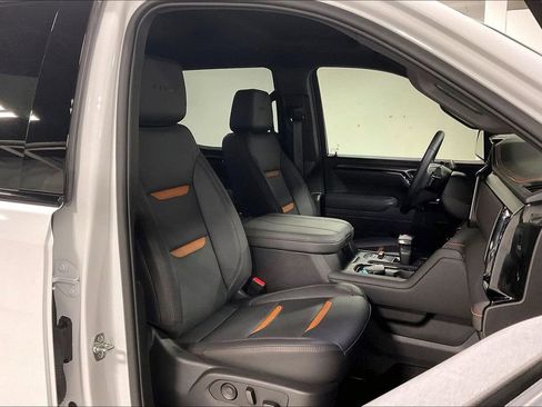 Used 2026 GMC Sierra 1500 AT4 w/ AT4 Preferred Package AWD/4WD image 9