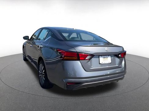 Used 2025 Nissan Altima 2.5 SV FWD image 9