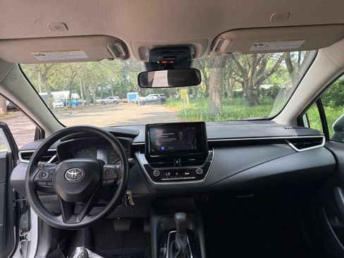 Used 2025 Toyota Corolla LE FWD image 30
