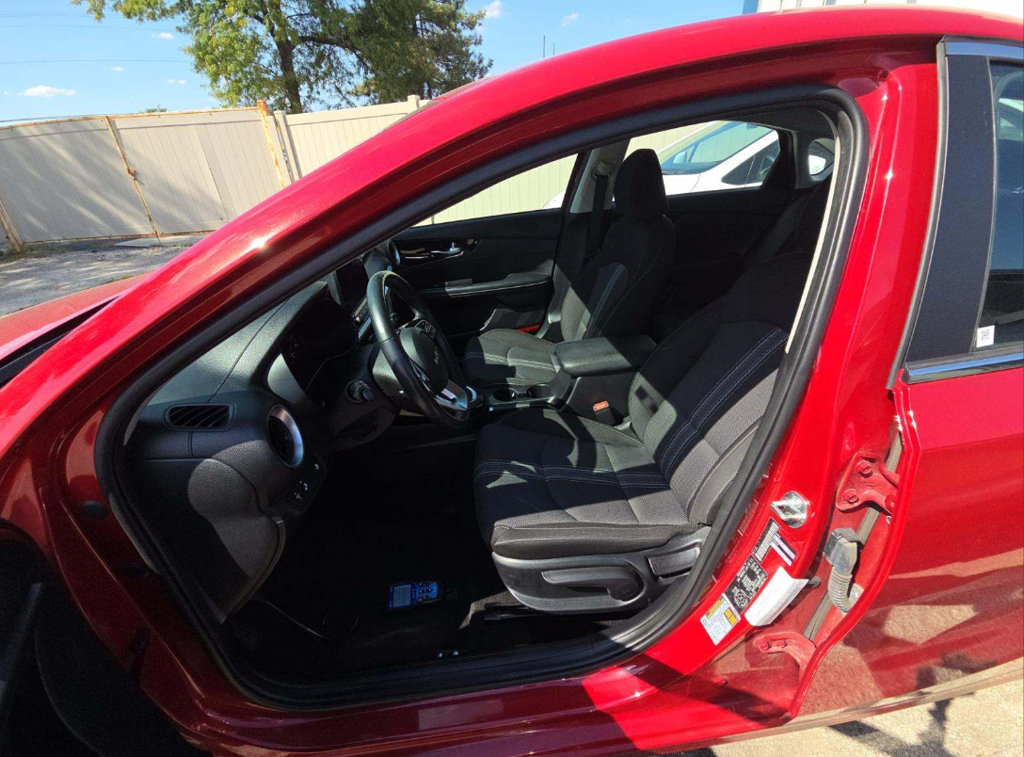 Used 2024 Kia Forte Sedan FWD image 2