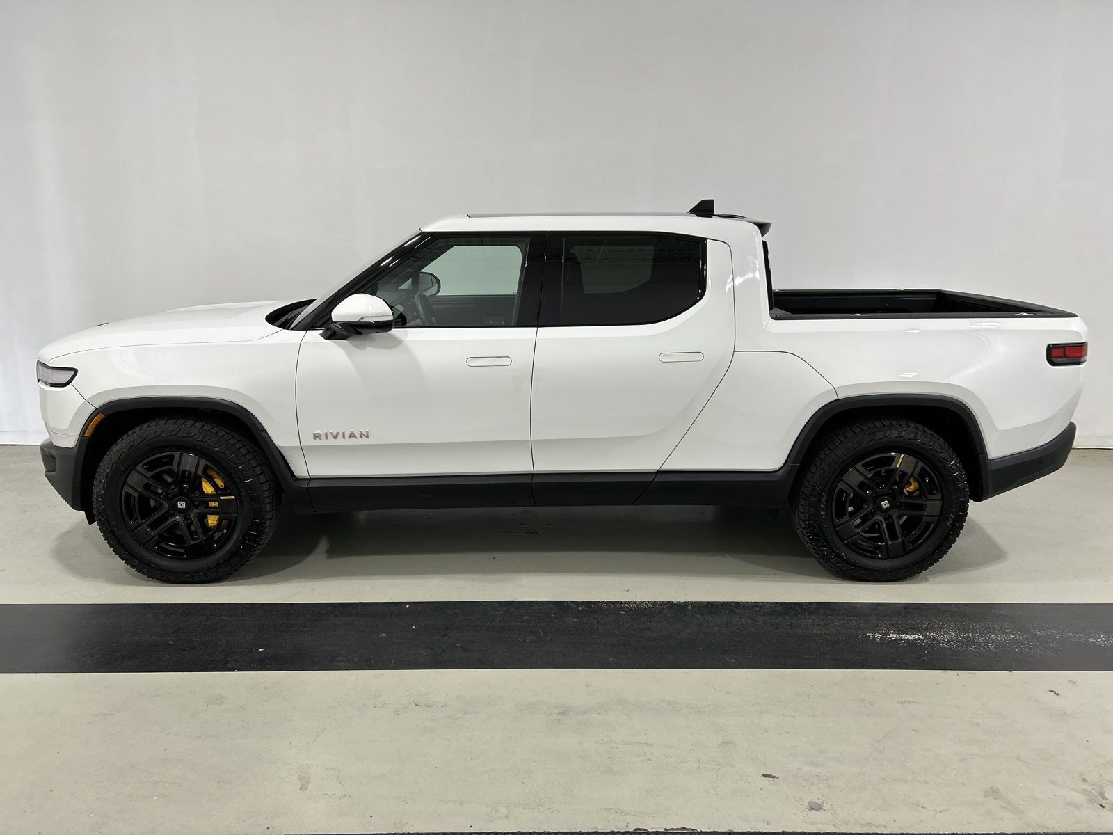 Used 2022 Rivian R1T Adventure AWD/4WD image 2