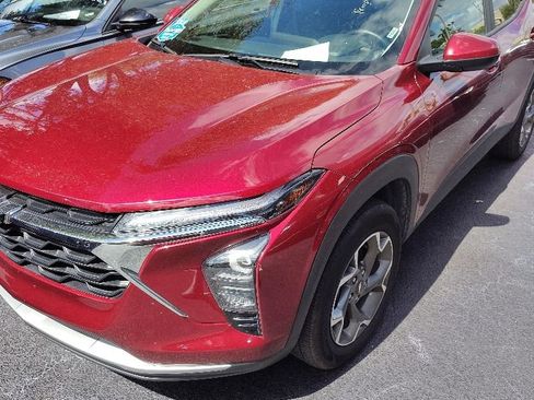 Used 2025 Chevrolet Trax LT w/ LT Convenience Package FWD image 1