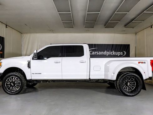 Used 2022 Ford F350 Lariat image 11