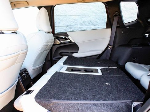 New 2025 Mitsubishi Outlander SE FWD image 35