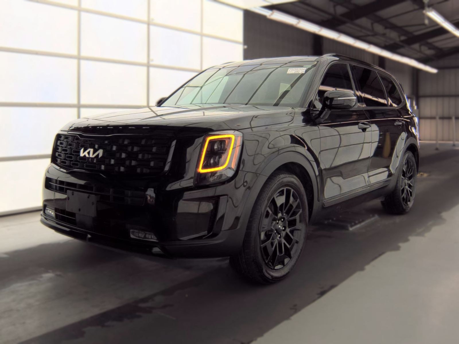 Used 2022 Kia Telluride SX w/ Nightfall Edition Package AWD/4WD image 2