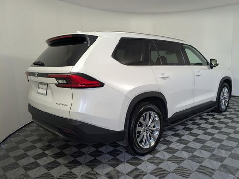 Used 2024 Toyota Grand Highlander Platinum image 5