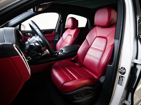 Certified 2023 Porsche Cayenne Coupe AWD/4WD image 5