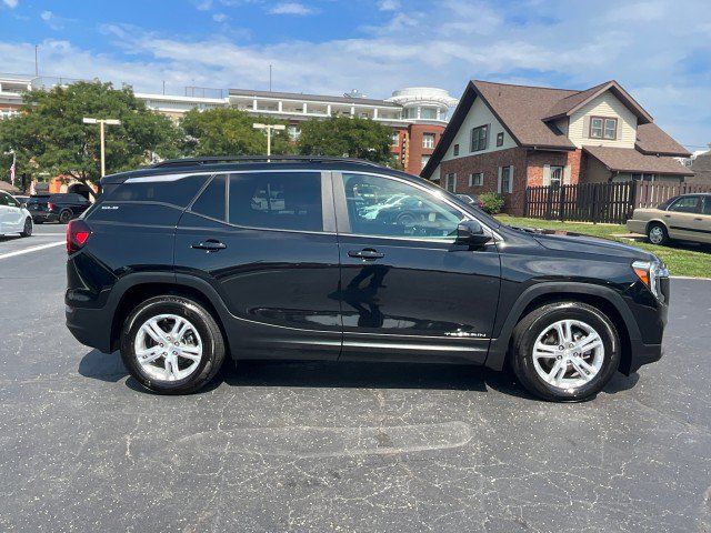 Used 2022 GMC Terrain SLE w/ Driver Convenience Package FWD image 8