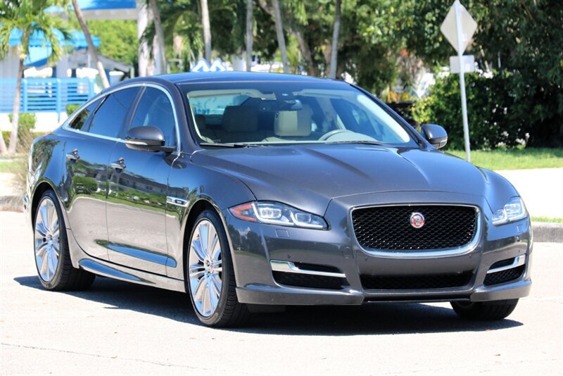 Used 2017 Jaguar XJ R-Sport RWD image 10