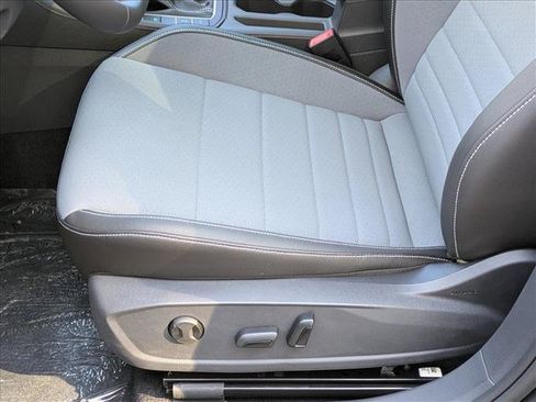 New 2025 Volkswagen Jetta SE FWD image 4