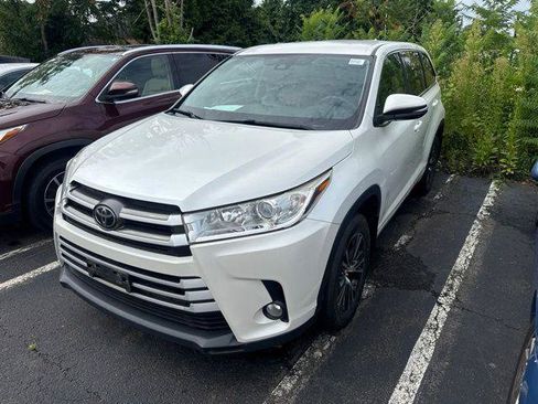 Certified 2017 Toyota Highlander Plus w/ Carpet Mat Package AWD/4WD image 1