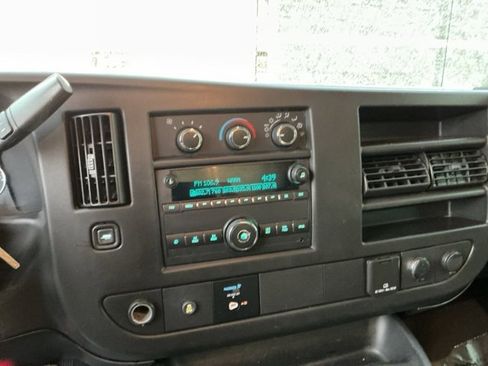 Used 2017 Chevrolet Express 3500 image 18