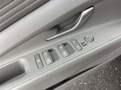 Certified 2025 Hyundai Elantra Sport image 15