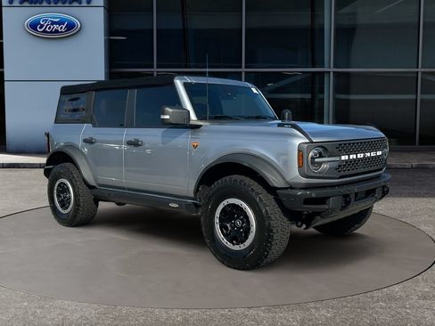 Used 2021 Ford Bronco Badlands AWD/4WD image 3
