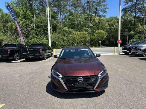 Used 2024 Nissan Altima 2.5 SV FWD image 11