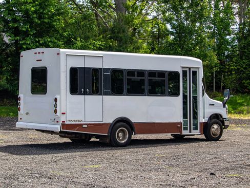 Used 2014 Ford E-450 and Econoline 450 Super Duty w/ Shuttle Bus Prep Package RWD image 8