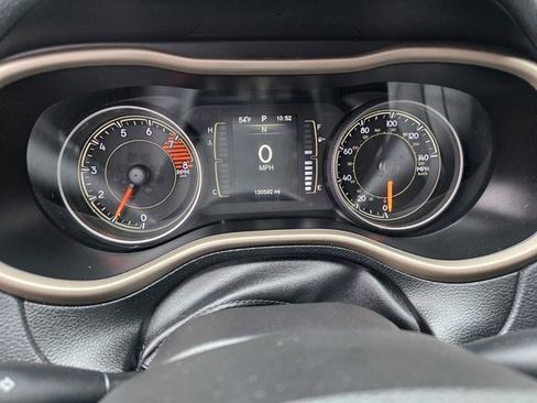 Used 2016 Jeep Cherokee Latitude w/ Cold Weather Group AWD/4WD image 11