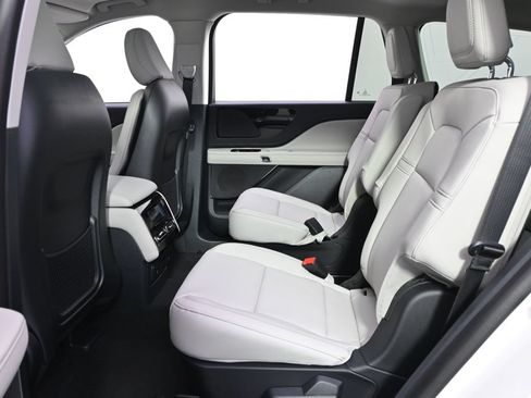 New 2026 Lincoln Aviator AWD w/ Jet Appearance Package image 22