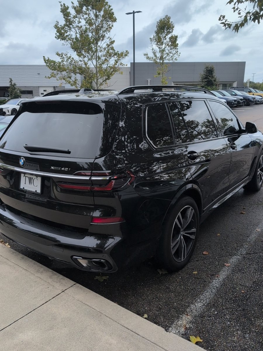 Used 2023 BMW X7 xDrive40i w/ Executive Package AWD/4WD image 4