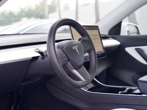 Used 2020 Tesla Model Y Long Range AWD/4WD image 9