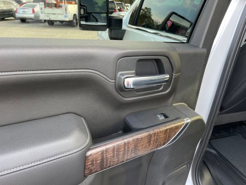 Used 2025 GMC Sierra 2500 Denali Ultimate image 24