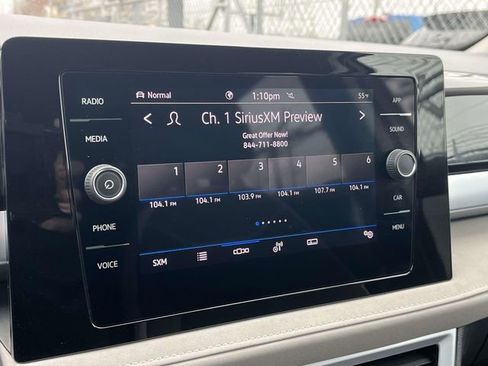 Used 2025 Volkswagen Taos SE image 28