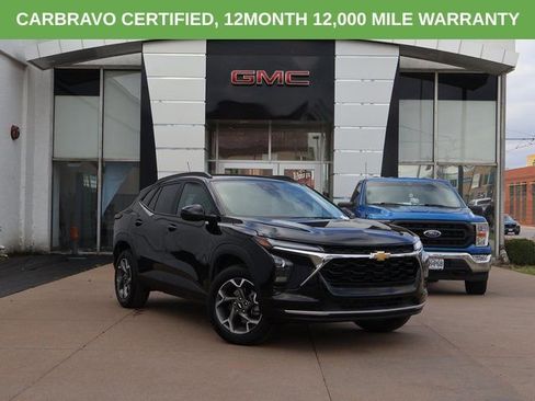 Certified 2025 Chevrolet Trax LT FWD image 1