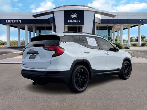 Used 2021 GMC Terrain SLE w/ Driver Convenience Package image 3