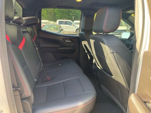 Used 2024 Chevrolet Colorado Z71 w/ Z71 Convenience Package 2 image 13